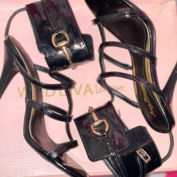 BLACK/GOLD (VERSACE LOOK-a-LIKE FAUX LEATHER HEELS) - Picture 3 of 4